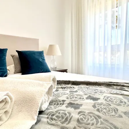 Deluxe 2 Bedroom Flat - Beachfront - Del Rey 公寓 *