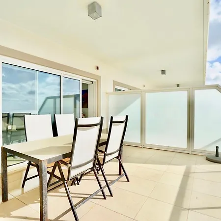 Deluxe 2 Bedroom Oceanfront Flat In Del Rey